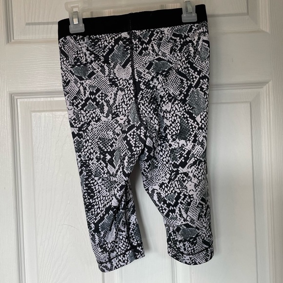 Nike pro spandex (snake skin print) - Picture 2 of 16